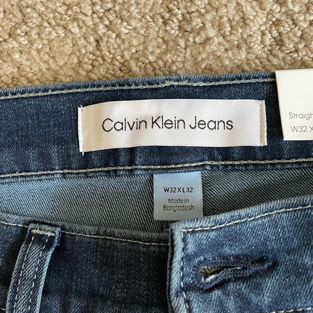 Calvin Klein - Picture 4 of 9